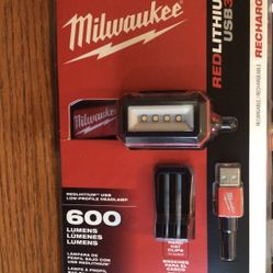 Milwaukee 600 Lumens LED REDLITHIUM USB Low-Profile Hard Hat Headlamp.  Brand NEW.  NUEVO 