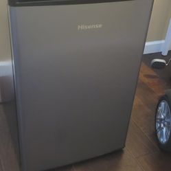 Hisense Mini Fridge