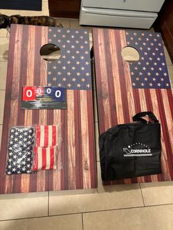 Cornhole game set