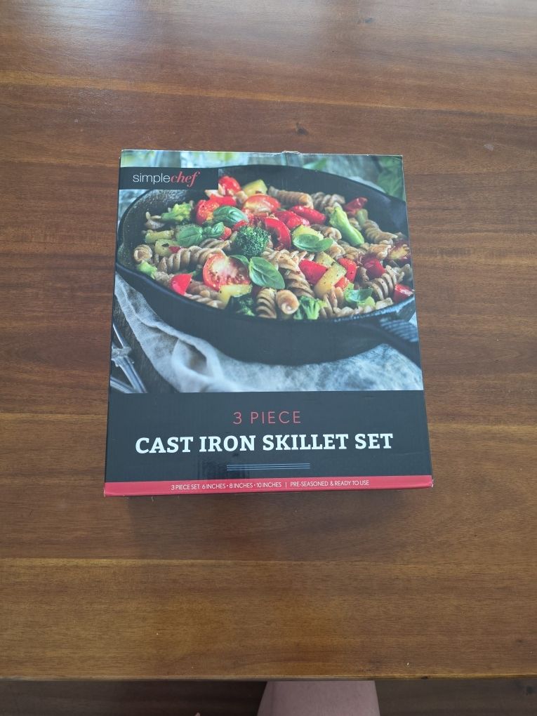 Simple Chef 3 Piece Cast Iron Skillet Set