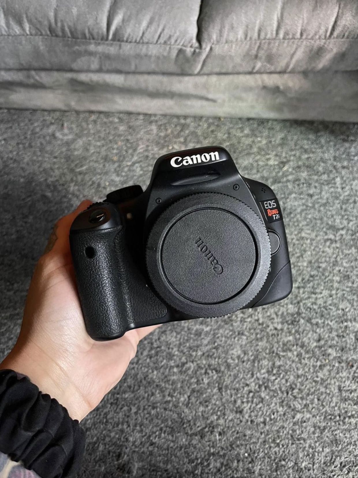 Canon Rebel T2i Camera Body + Charger + Camera Bag