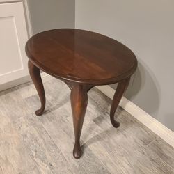 Oval Wood Side Table with Queen Anne Legs
