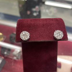 14K White Gold Diamond Earrings Stud