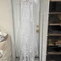 Glamorous White Wedding Dress — Size 8 👰‍♀️✨