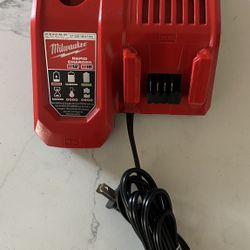 Milwaukee Rapid Charger 