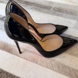 Christian Louboutin Black Patent Leather Pumps 38.5 / 8.5 – Timeless Classic