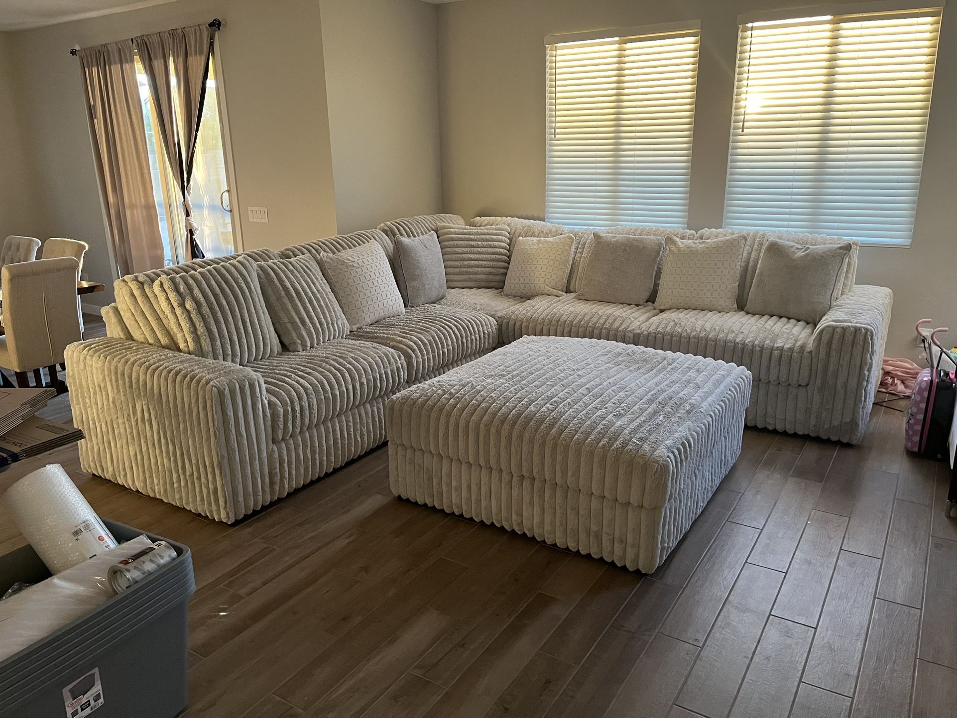 Ashley Furniture Stupendous 3-Piece Sectional with Oversized Ottoman