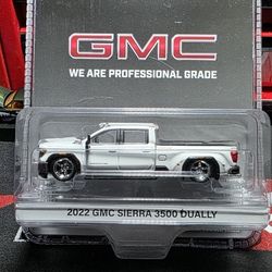 1/64 Scale Dually Custom Trucks With Trailer