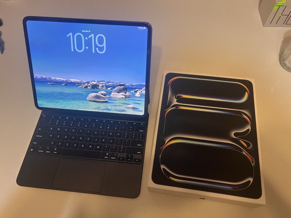 M4 iPad Pro 13 Inch 256GB with Keyboard