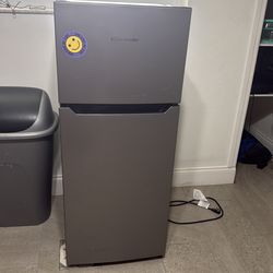 4.4-cu ft mini fridge with freezer