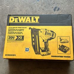 Dewalt 16 Ga Angled finish nailer kit