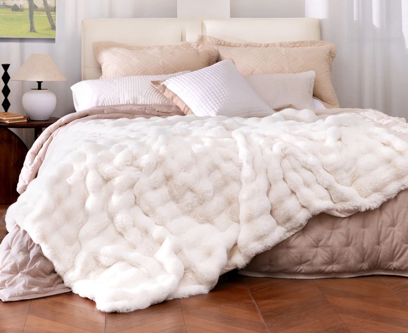 Blunique Beautiful Luxury Faux Fur 50”x60” Ultra Soft, Bubble Blanket. Color: Apricot. **factory Sealed**