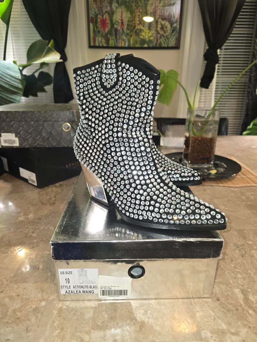 Azalea Wang  Actionlite-Black Boots