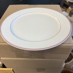 Villeroy & Boch 11” Dinner Plates - Restaurant quality