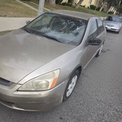 2005 honda, accord four door  4000 