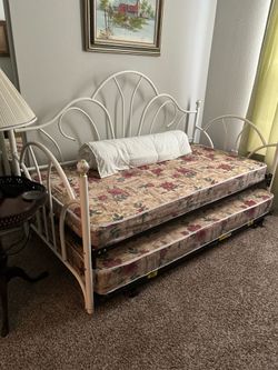 Double day bed