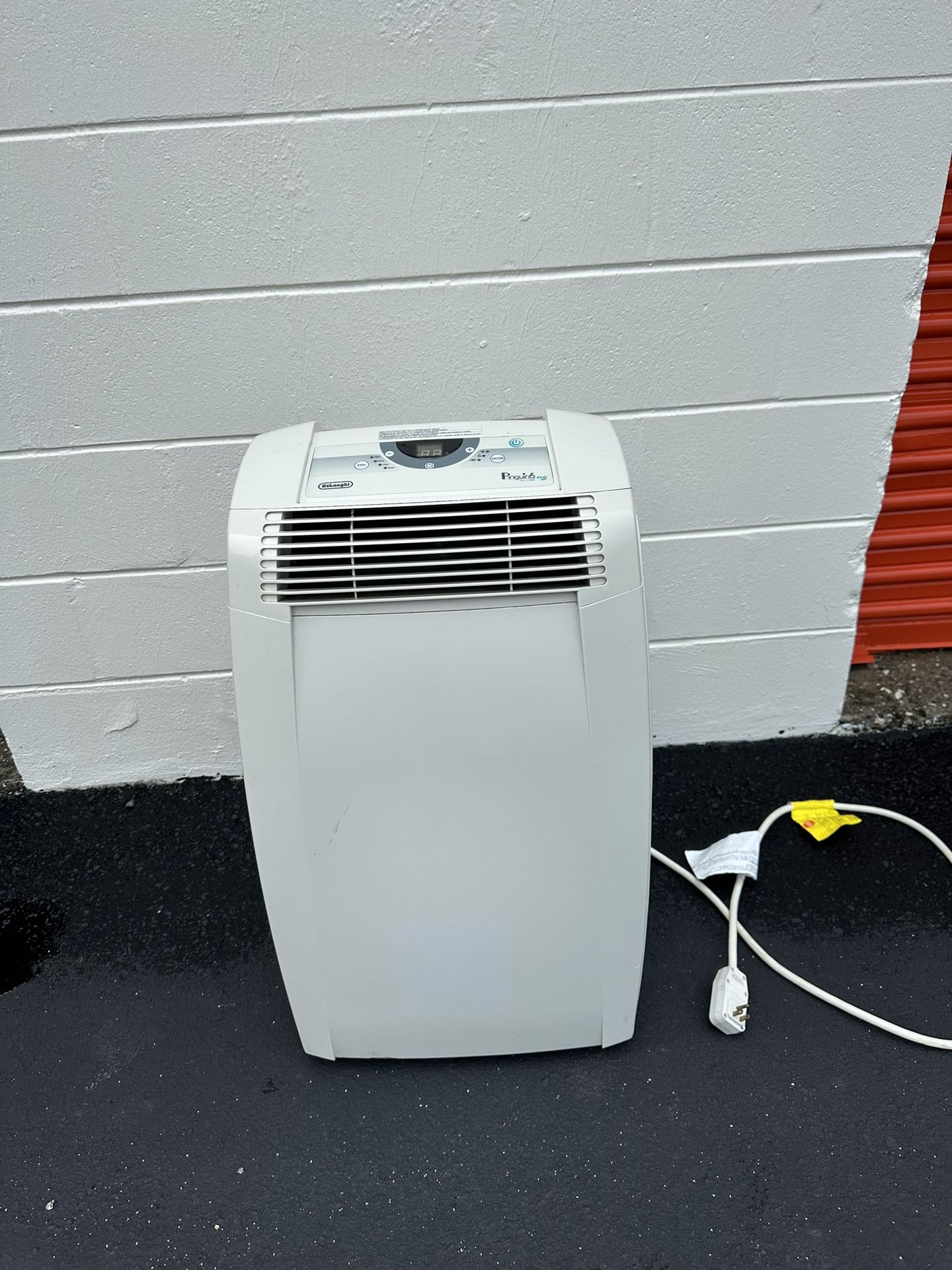 Portable AC. DeLonghi Pinguino Eco pac C120E