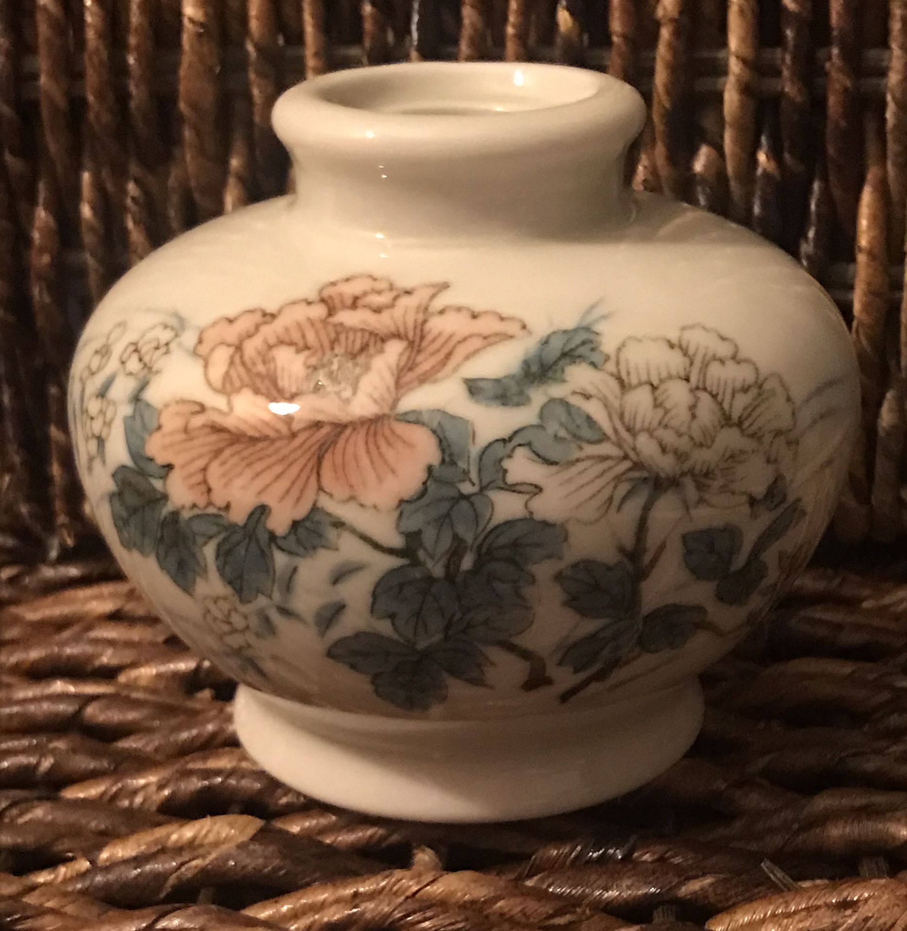 Beautiful Porcelain .. Japanese Floral Vase