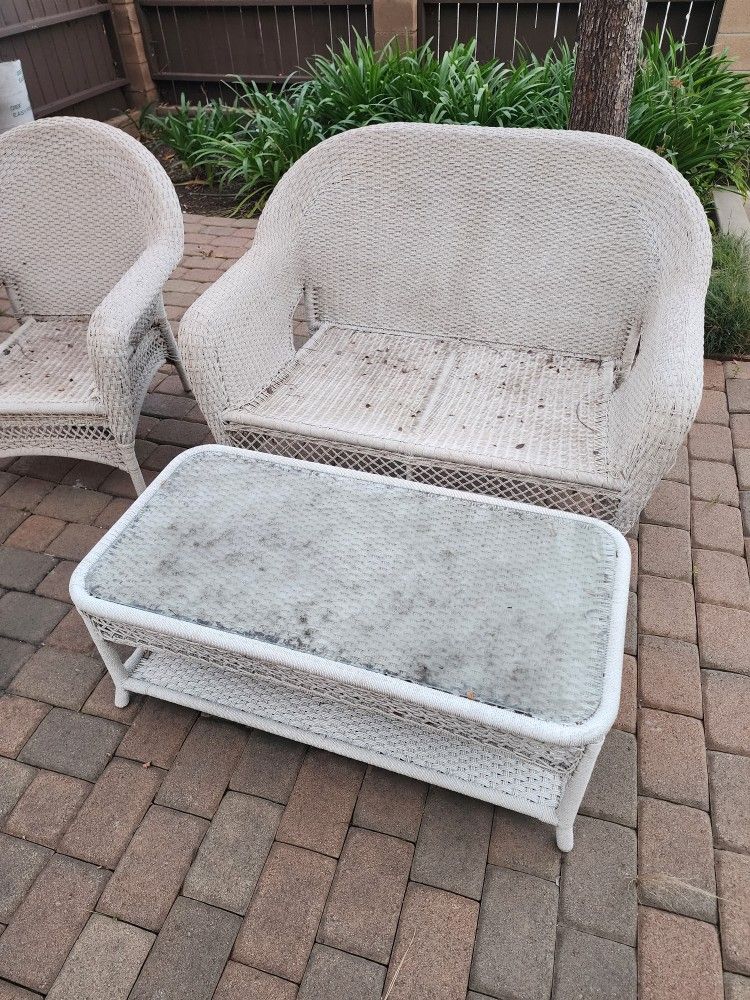 Rattan 4pc set with glass tops