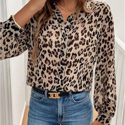 Mudd leopard print button up blouse Size M 
