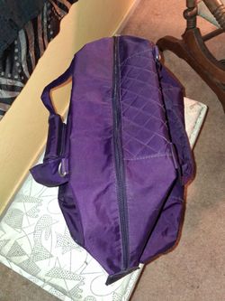 Woman travel/gym tote/ weekend bag with zipper and carry strap .plus 1 outside  & 2 inside pockets...$5obo