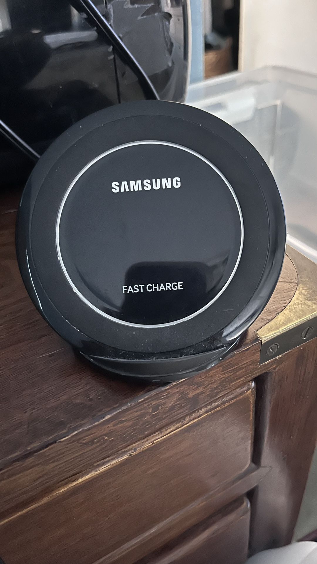 Samsung Fast Charge Wireless Charging Stand, specifically the EP-NG930 model.
