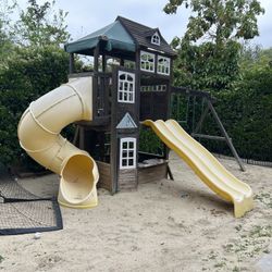 FREE PLAYSET