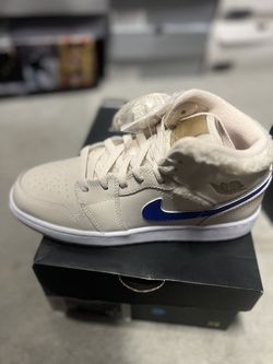 Jordan 1 Mid Utility Size 5.5y