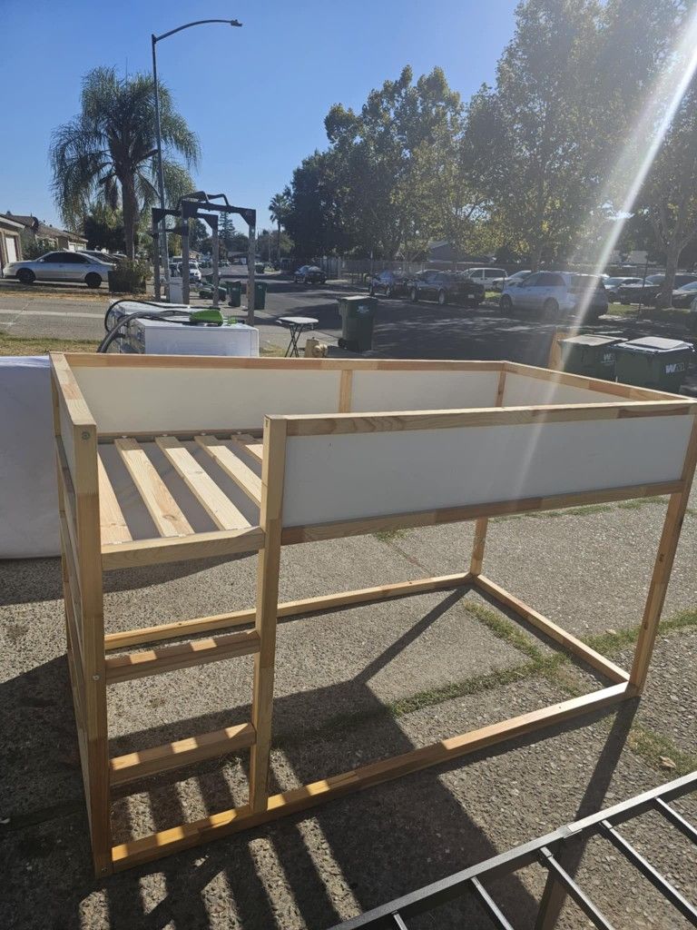 Twin Size Reversable Loft Bed 