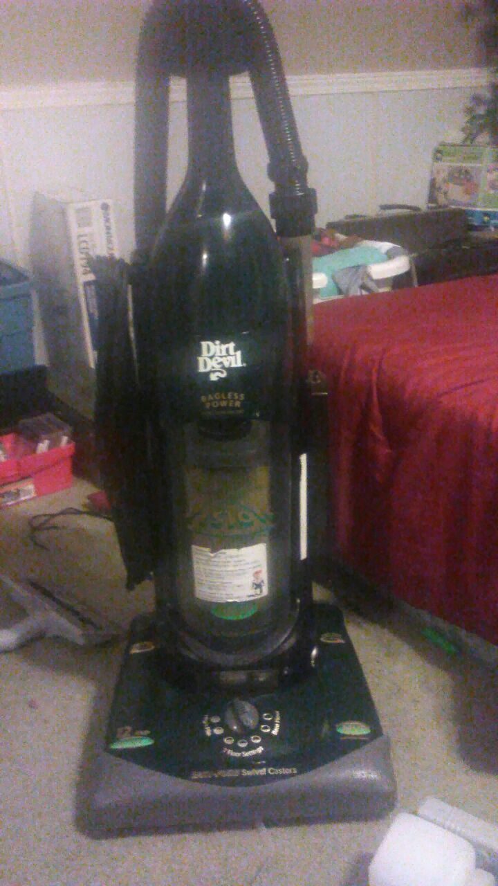 Dirt Devil Vision Swivel Glide Bagless Upright Vacuum