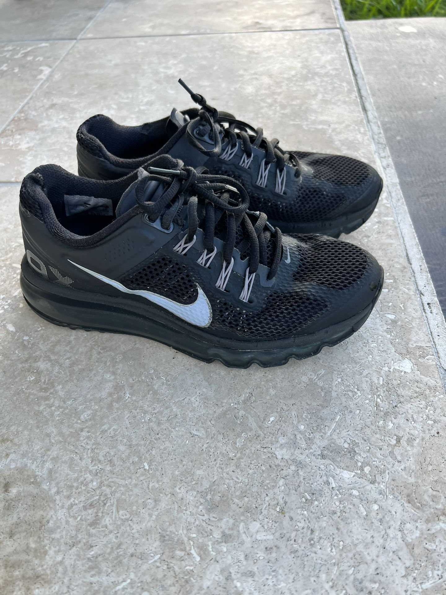 WOMENS NIKE AIR SIZE 7 EXCELLLENT Condition 