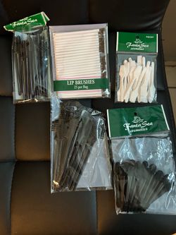 Cosmetic applicator bundle