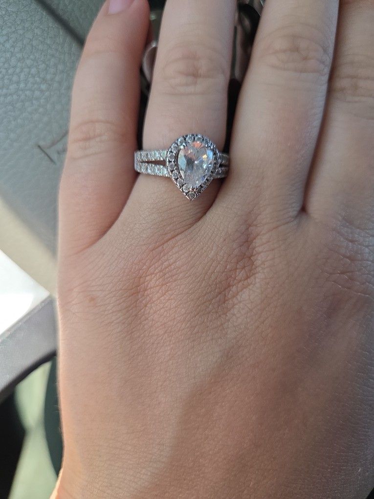 Teardrop/pear Shape Engagement Ring