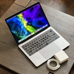 2017 MacBook Pro 13” - 16gb ram / 512gb SSD / 2.3ghz Intel i5 
