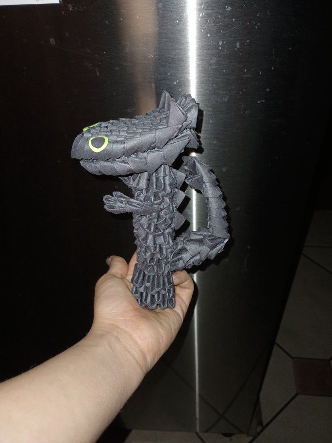 Dancing Toothless Meme made out of paper