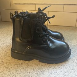 NEW BOYS WINTER BOOTS  NEW SIZE 7 1/2 BOY’S FUR/LEATHER ZIP UP/LACE UP BOOTS $10  New 18-24 Month Old Boy’s Black Zip Up Boots $10.00 