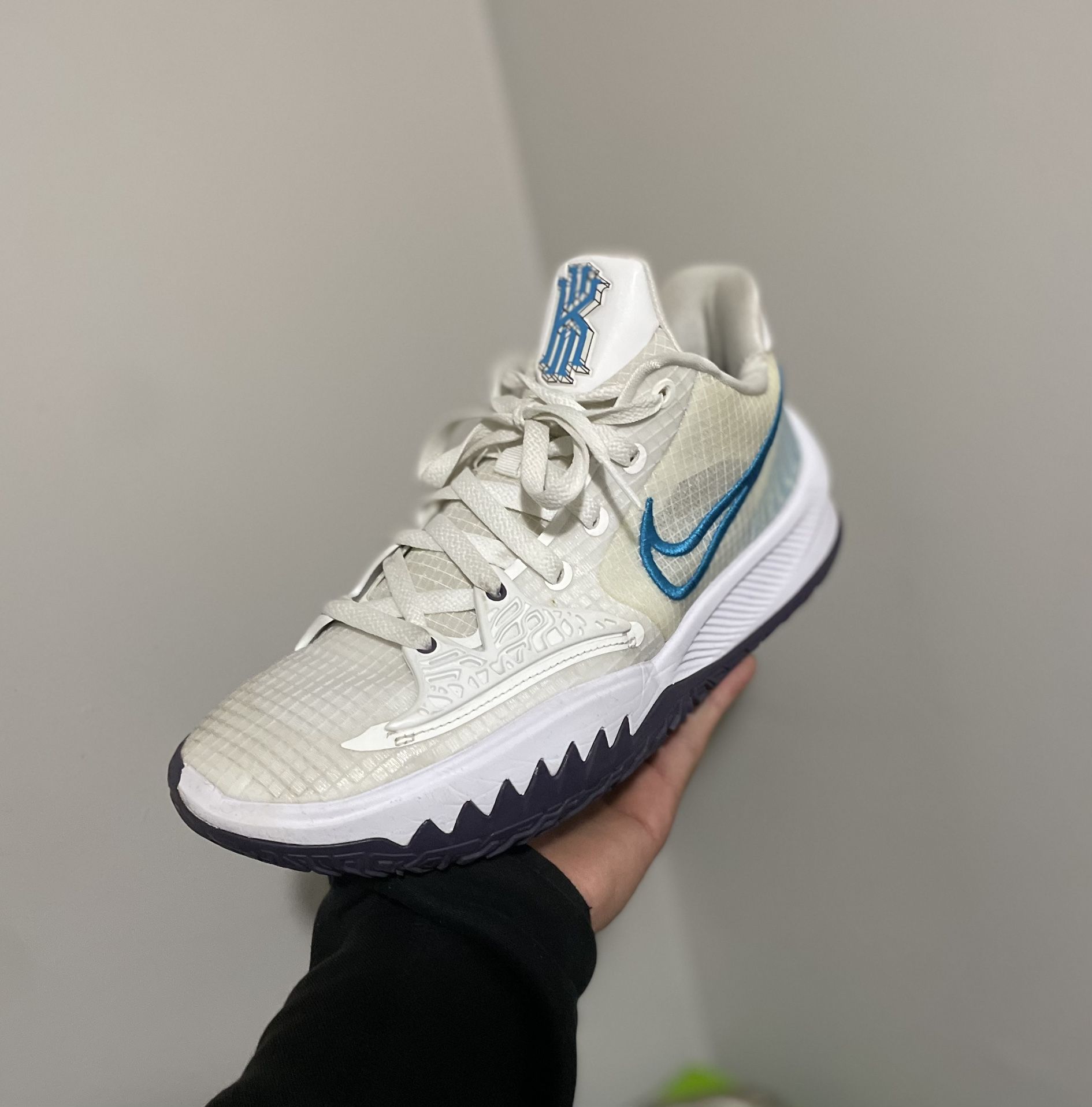 Nike Kyrie Low 4 ‘White Laser Blue’