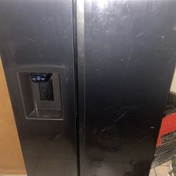 Samsung Refrigerator $150