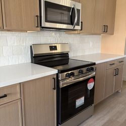 BRAND NEW! Frigidaire Appliance Set 