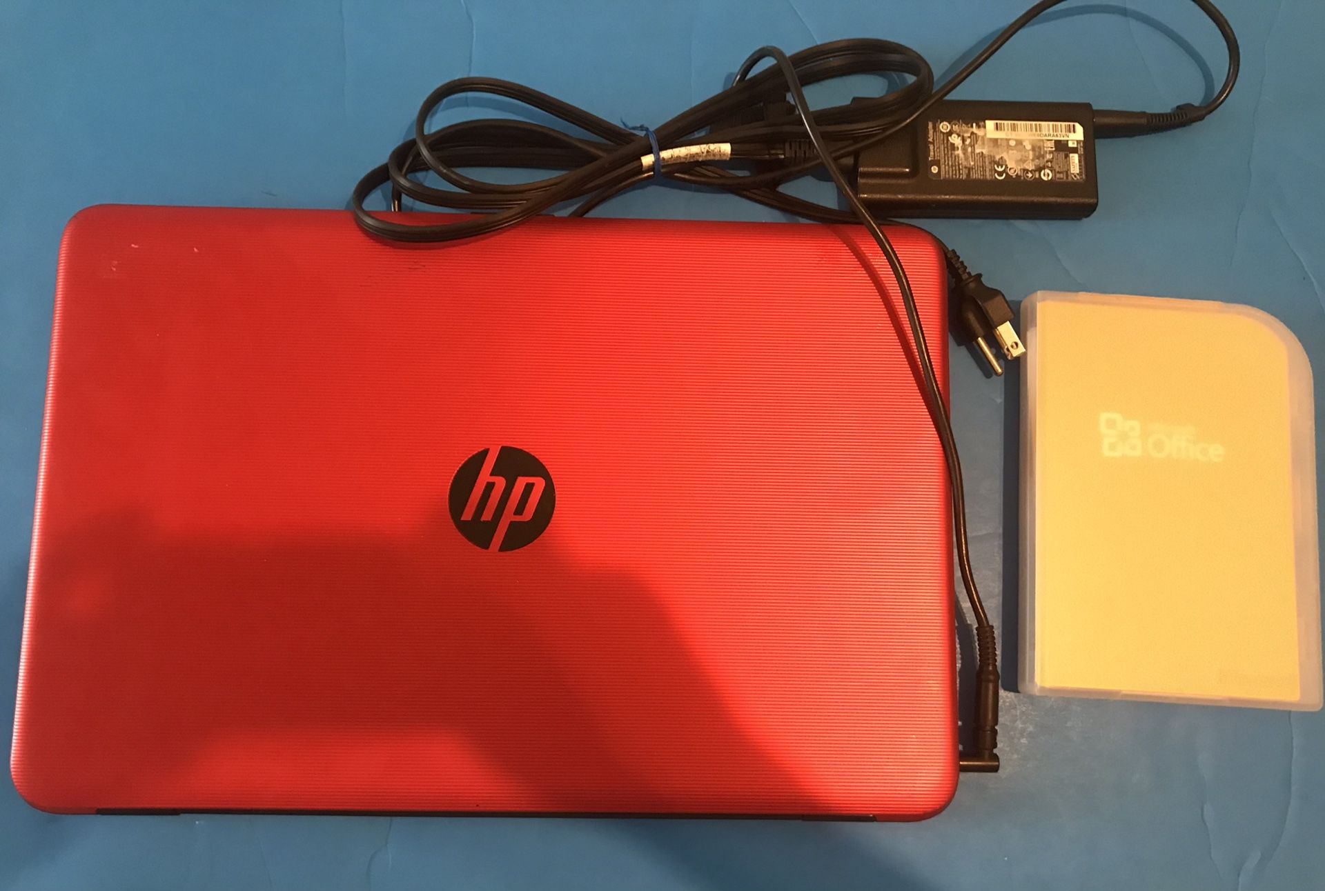 Excellent hp notebook 17t-X100, touch screen, 8G RAM, 1TB HD, WIN 10 w/MS office