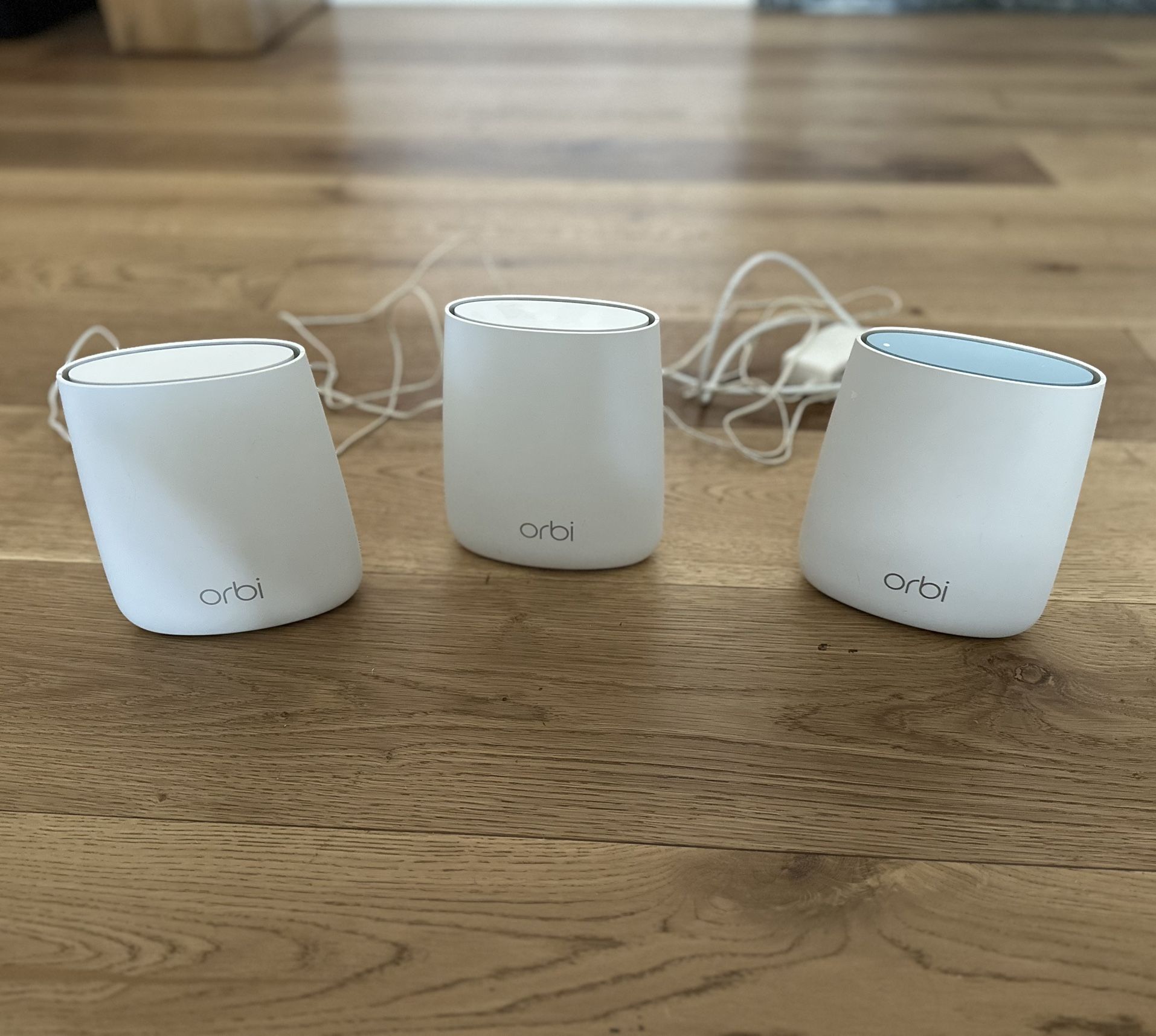 NETGEAR Orbi Tri-band Whole Home Mesh Wi-Fi System (Router Plus 2 Satellites) LIKE-NEW