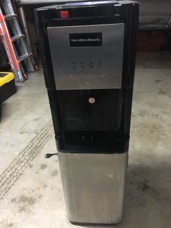 Water dispenser bottom load