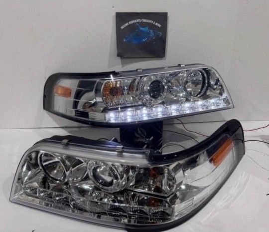 Ford Crown Victoria 1998 - 2011 Headlights