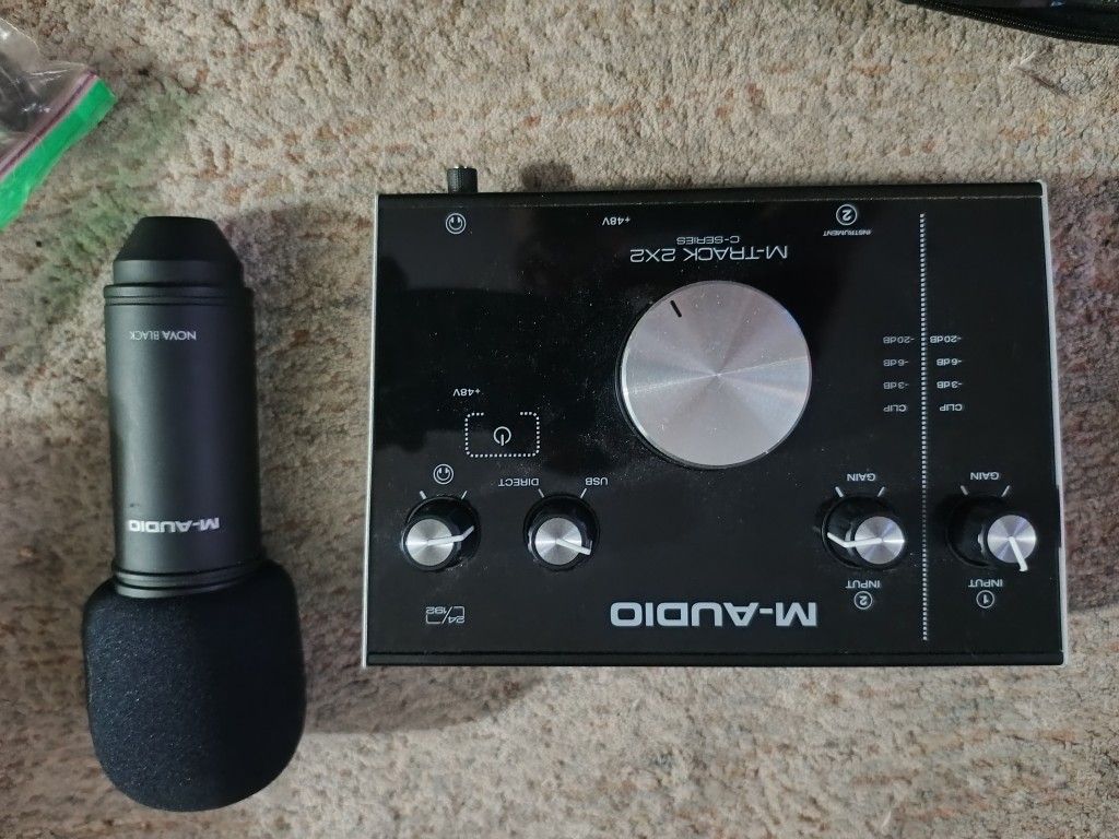 MAudio Mic And 2x2 Track