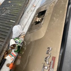 Nissan Titan Xl Tailgate 2006