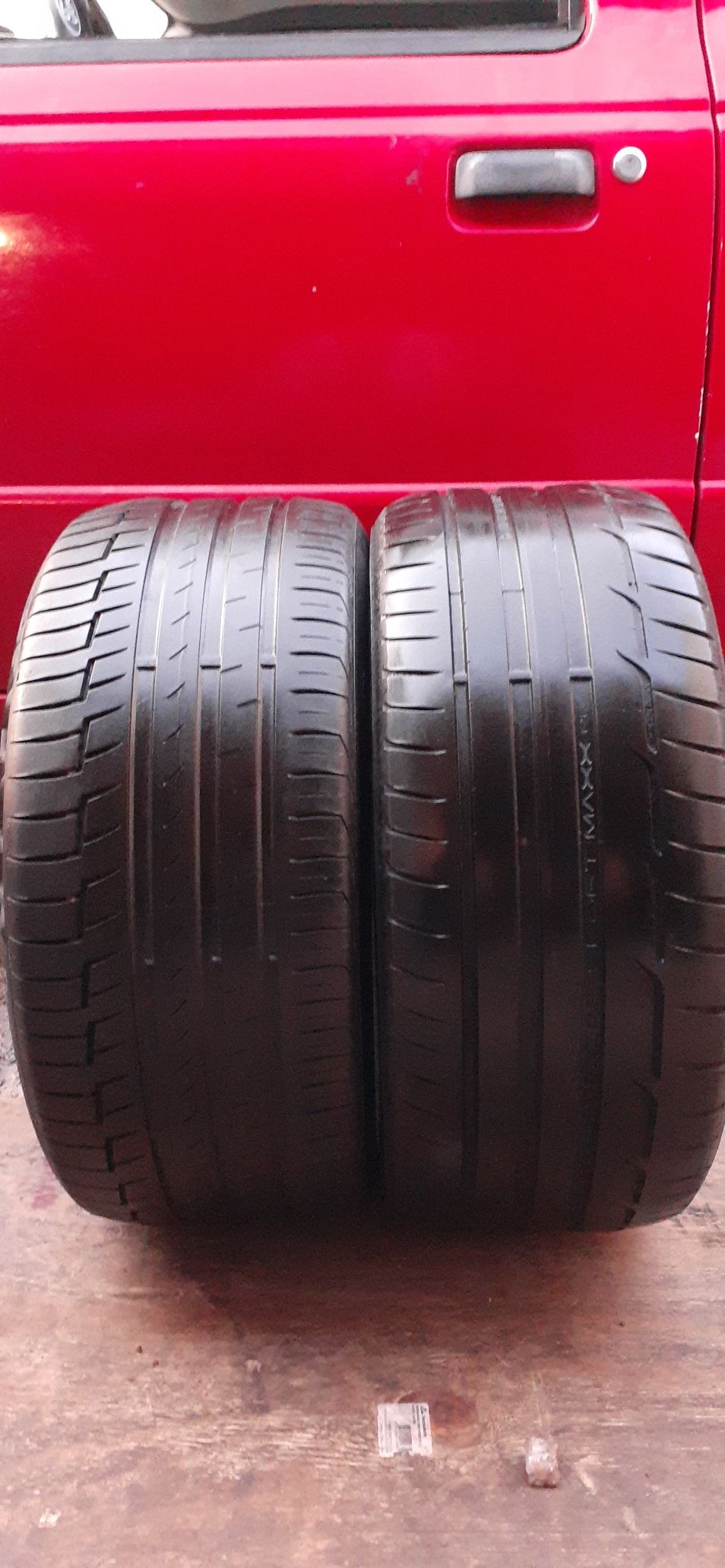 2 tires 245 40 18 dunlop excellent condition