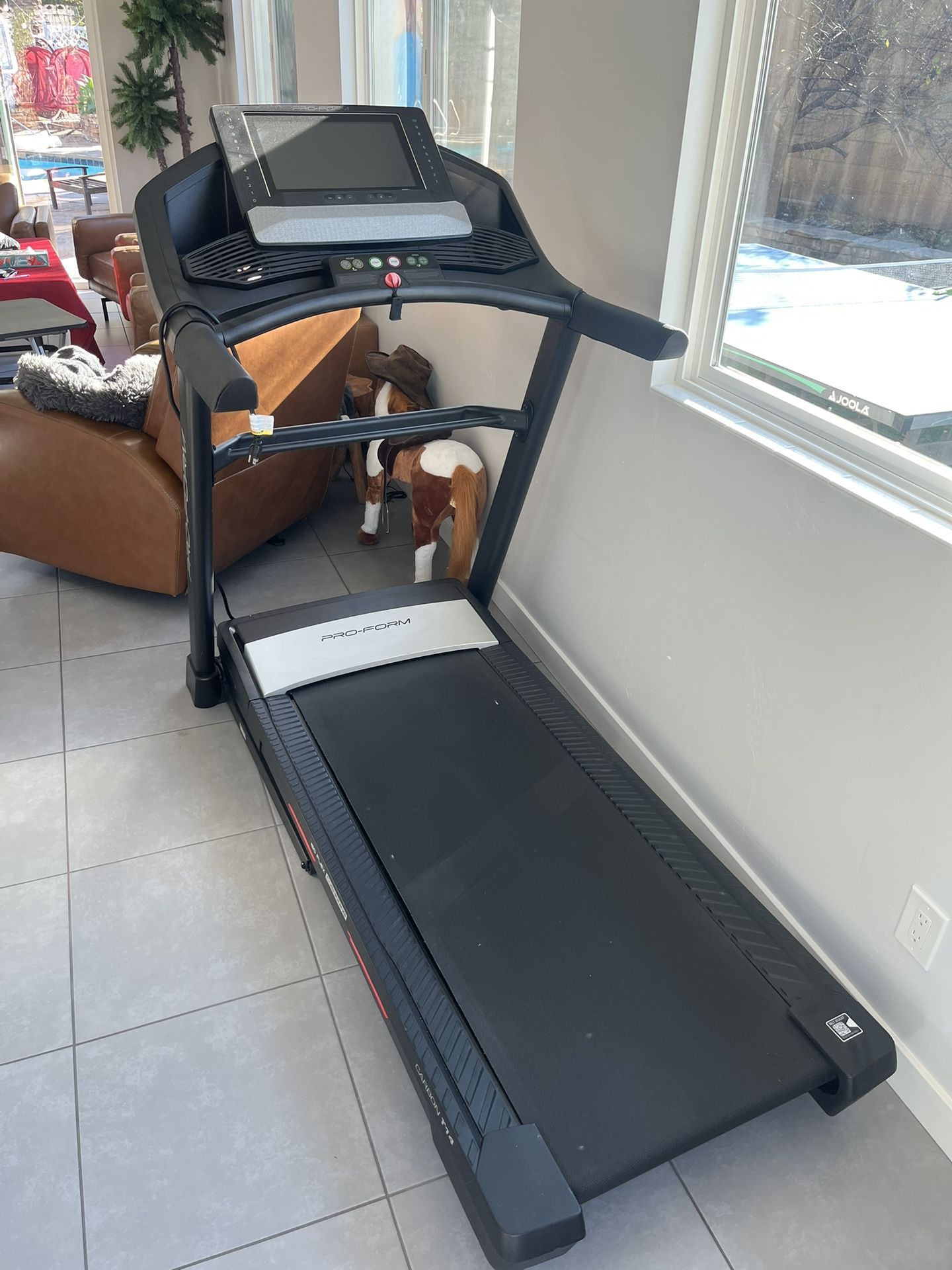 ProForm Treadmill With Screen And Speaker, Excellent Condition slightly used