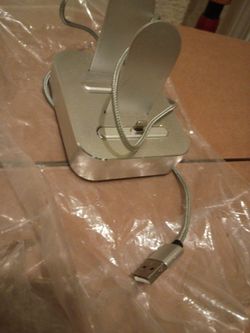 iPhone Charging station.      For 2 phones.