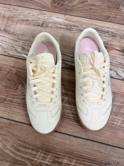 Puma Women Tennis Shoes  7.5 size