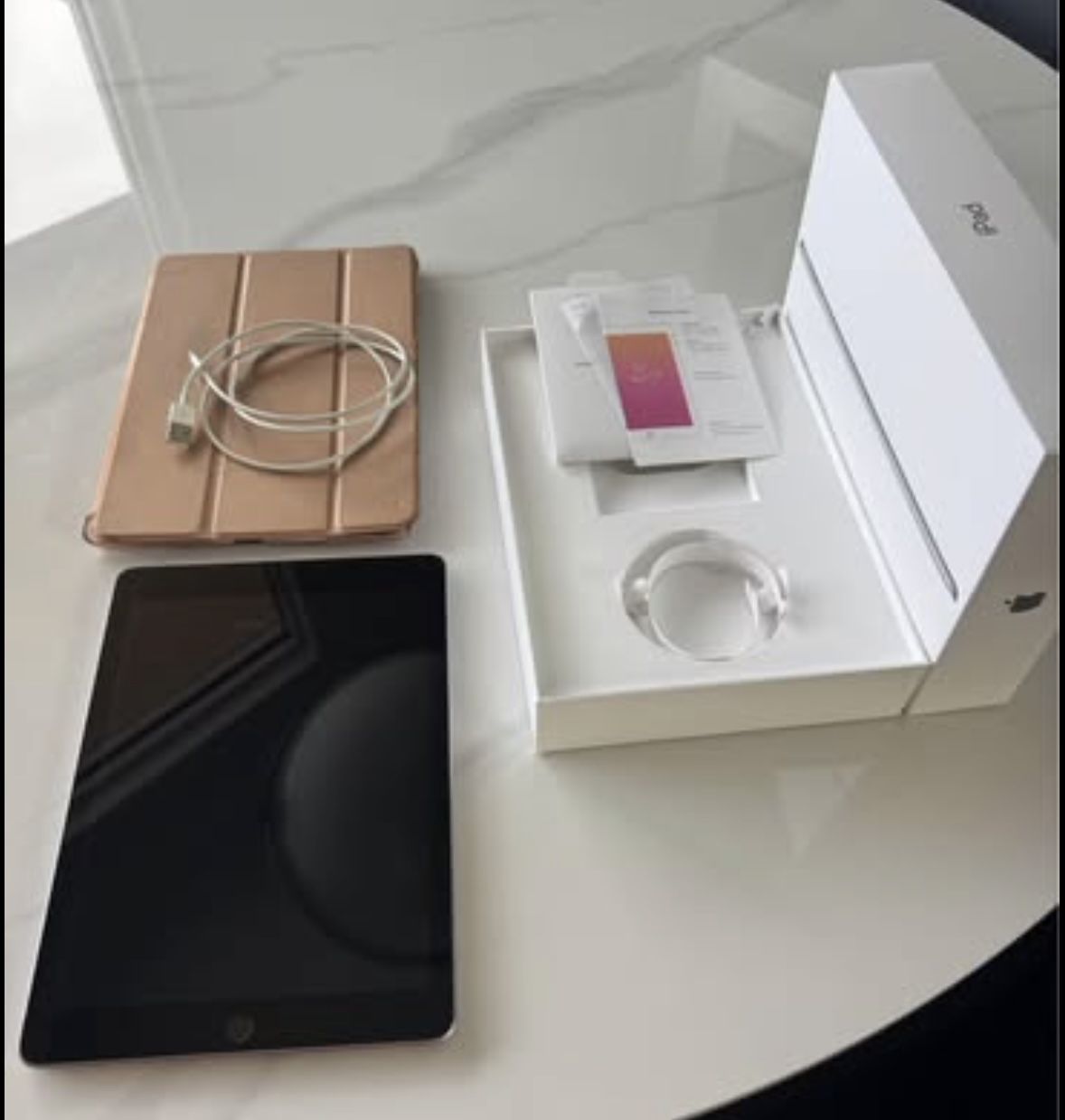 Apple iPad Wi-Fi Tablet